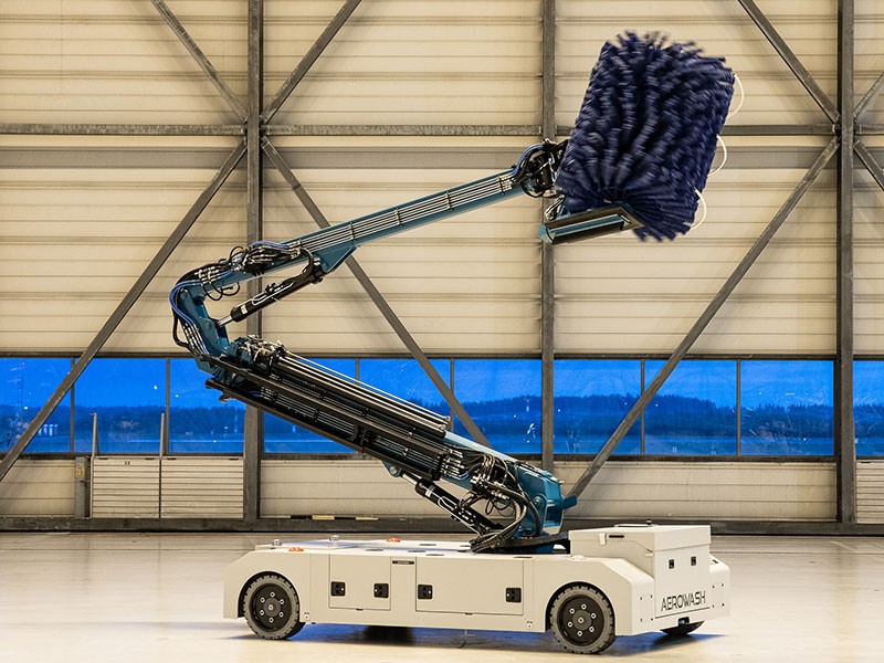 robot rửa máy bay của aerowash
